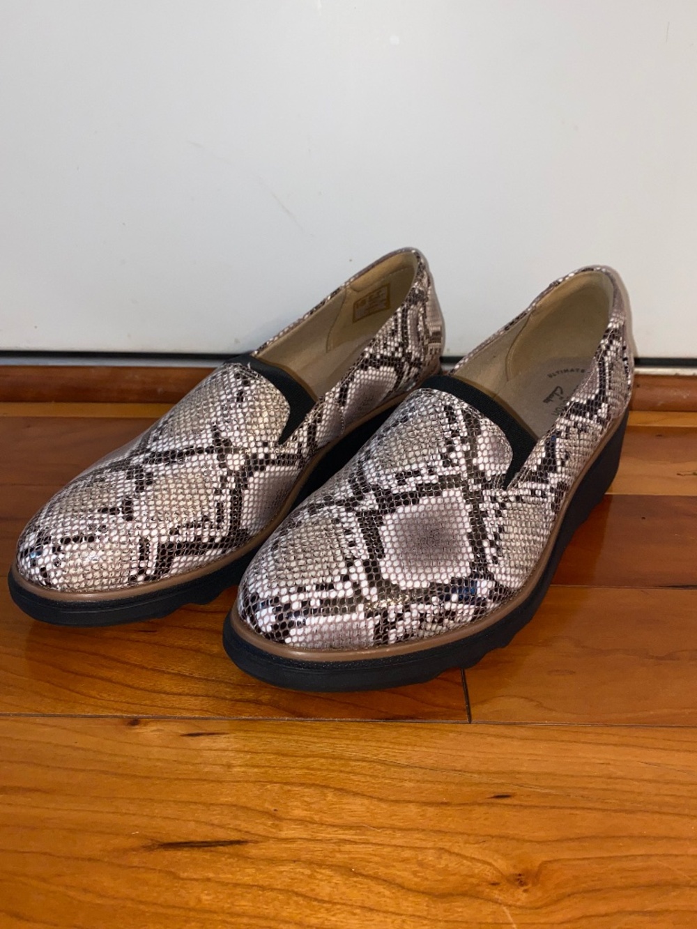 Clark’s Sharon Dolly Brown Snake Loafers 10 Medium